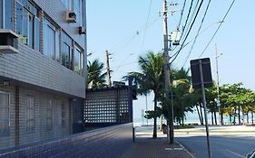 Kitnet na Vila Mirim Pé na areia totalmente!